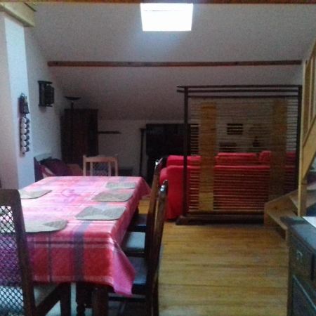 Appartement En Loft 50M2 Dans Maison Avec Chambre En Mezzanine Et Canapes Lits Dans Salon Сен-Пьер-де-Шартрёз Экстерьер фото